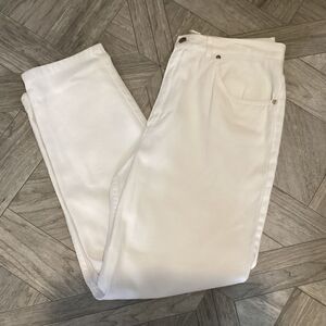 NWOT. Jones New York Women;s Size 16 White Denim  5 pocket Jeans